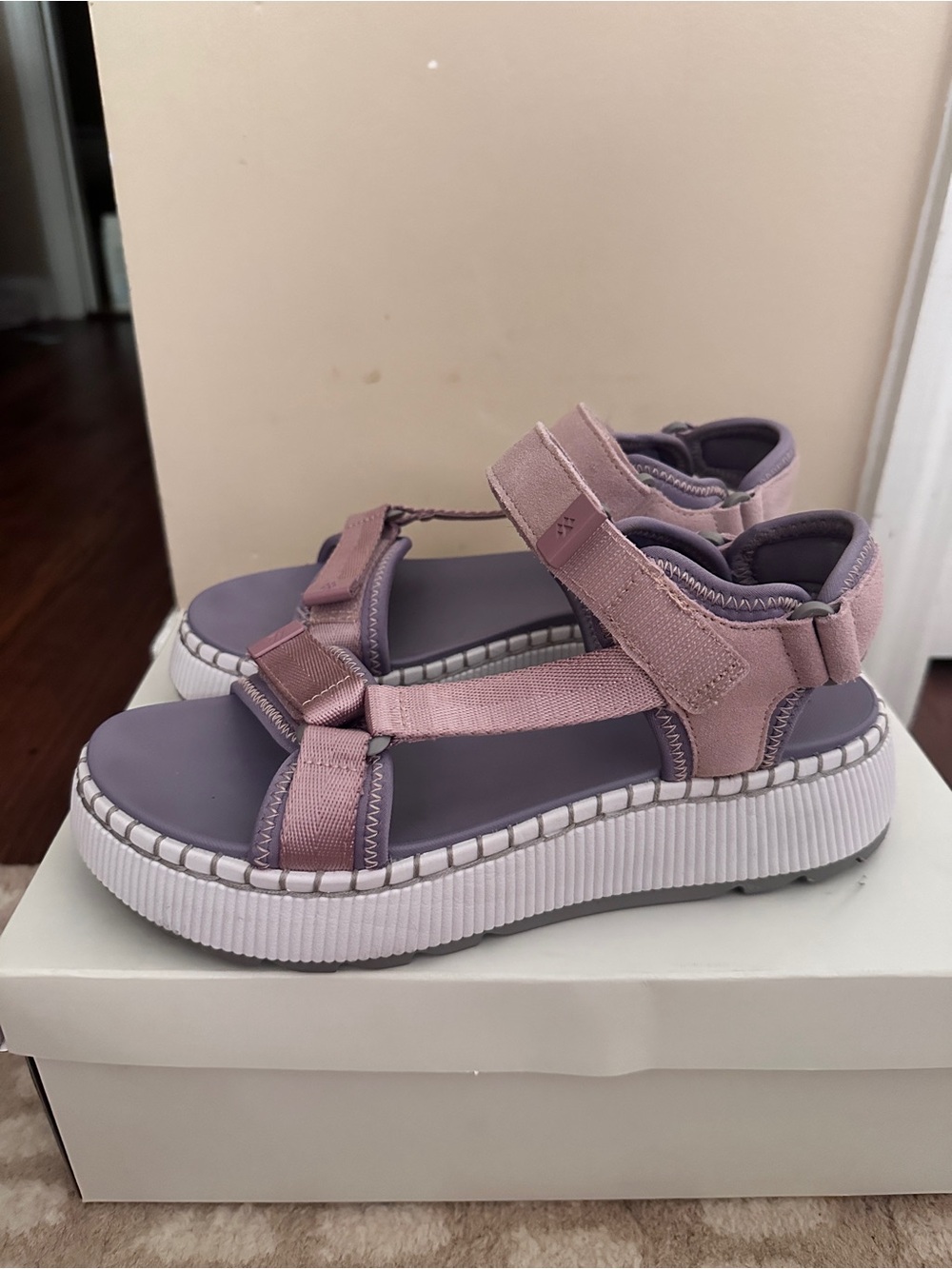 Cougar Women’s Spray Platform Sandal in Blush and Lavender NWOT